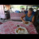 Frühstück mit Appam, Sambar, Kokosnuss-Chutney, Eier-Curry, Idlis und ganz hervorragenden Medu Vadas